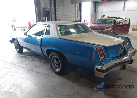 1977 Pontiac Grand Prix z USA, uszkodzony, nr VIN 2J57Y7A248803